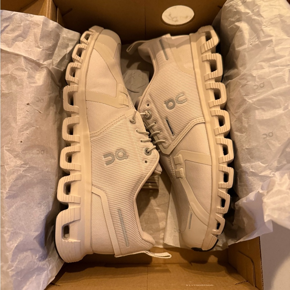 On Running women’s Cream Sneakers - Picture 7 of 12